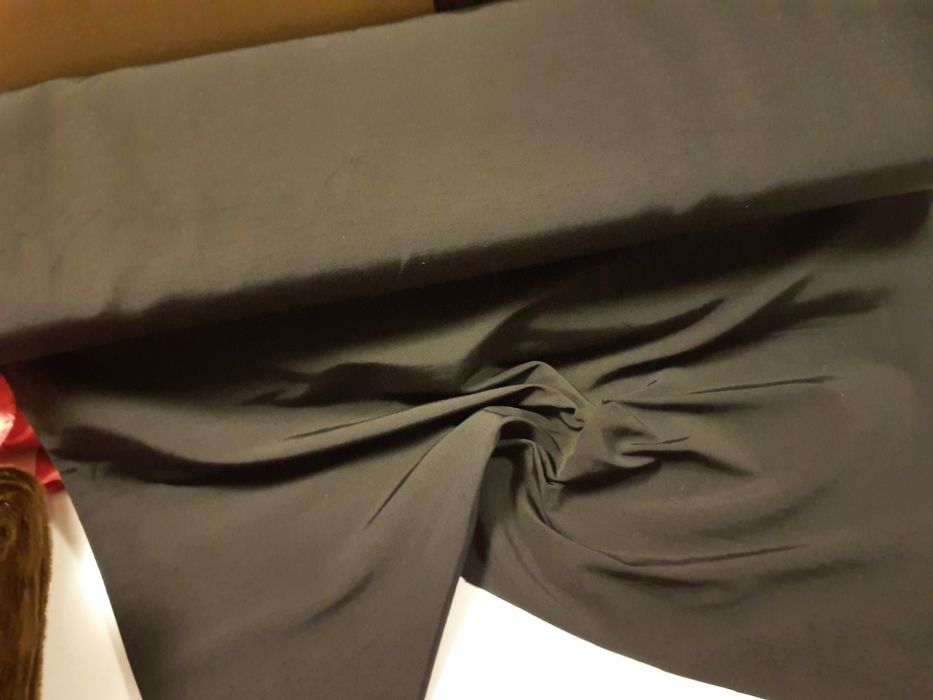 Tkanina czarna szer.148 cm.