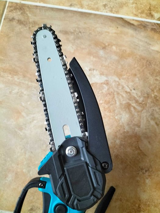 Serra elétrica - 2 baterias