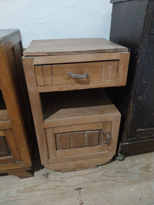 Mesas de cabeceira antigas