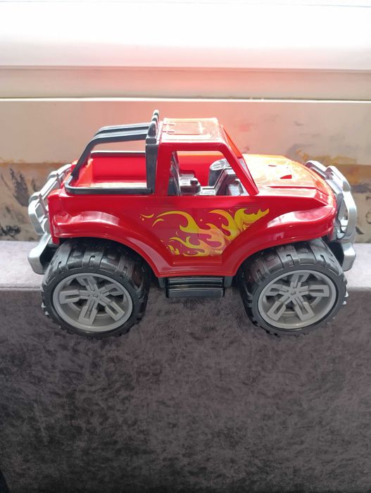 Zabawka auto terenowe jeep