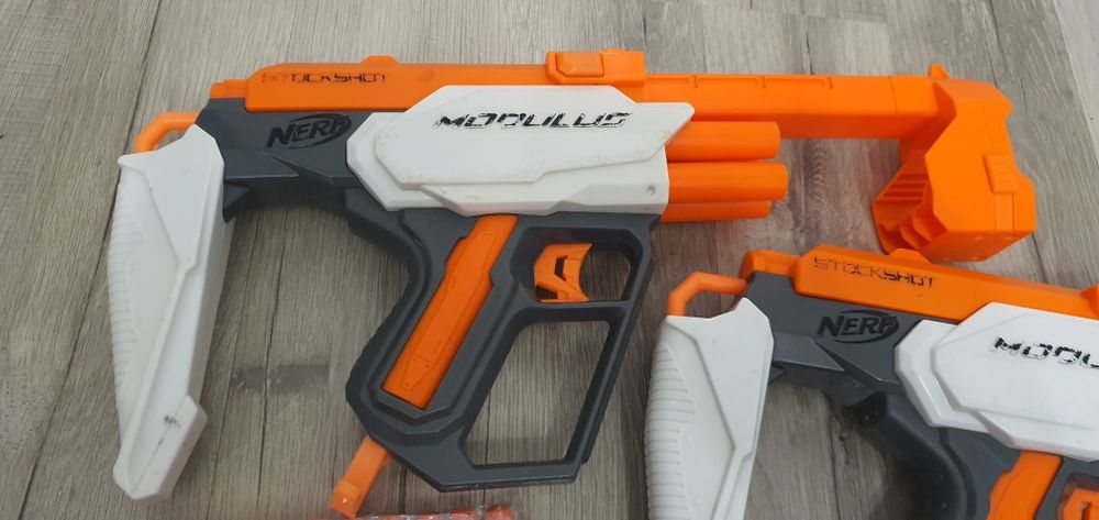 Dwa pistolety - wyrzutnie nerf plus strzałki