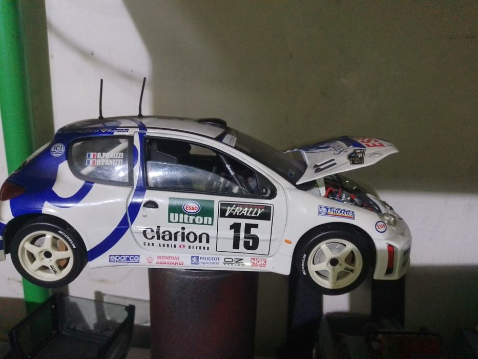 Miniatura 1/18 - peças Peugeot 206 WRC sólido
