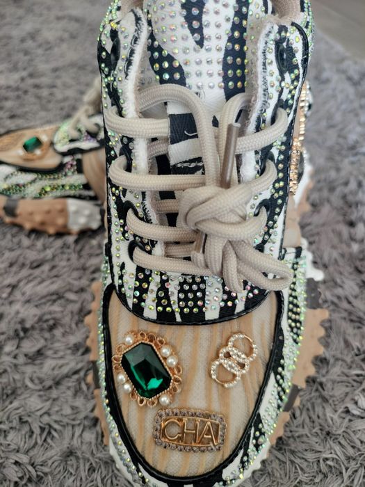 Vende-se tenis novos para mulher