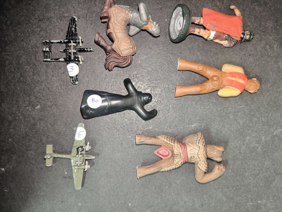 Lote Miniaturas Colecionáveis Figuras e Aviões
Vendo conjunto variado
