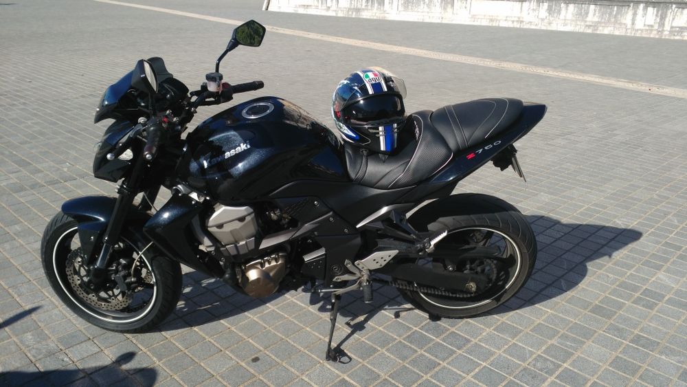 Kawasaki Z750 impecável