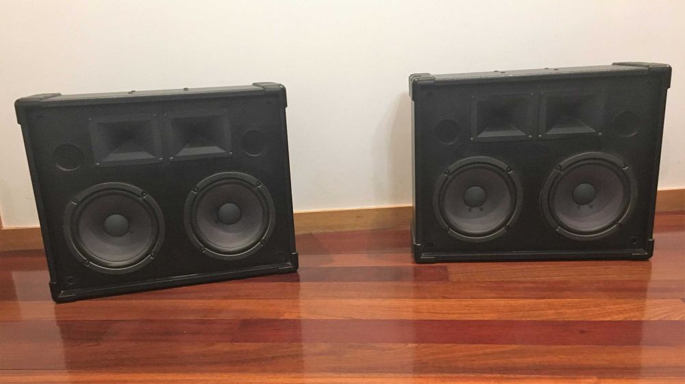 Par de colunas monitoras vintage Roland SRS-120