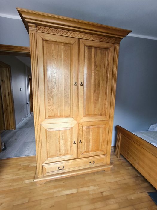 Duża dębowa szafa