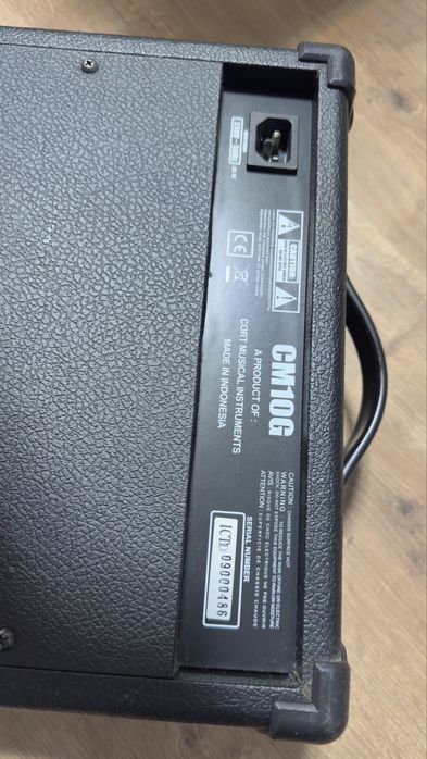 Guitarra elétrica Xcort X-1 + Amplificador Cort CM10G + Bolsa