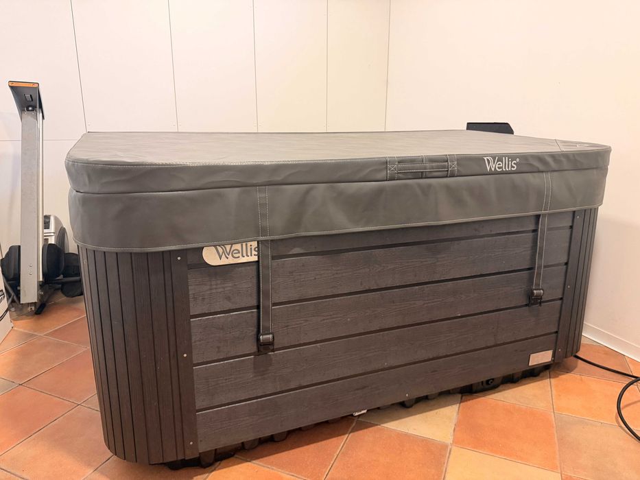 Jacuzzi Wellis PlutoHot Tub