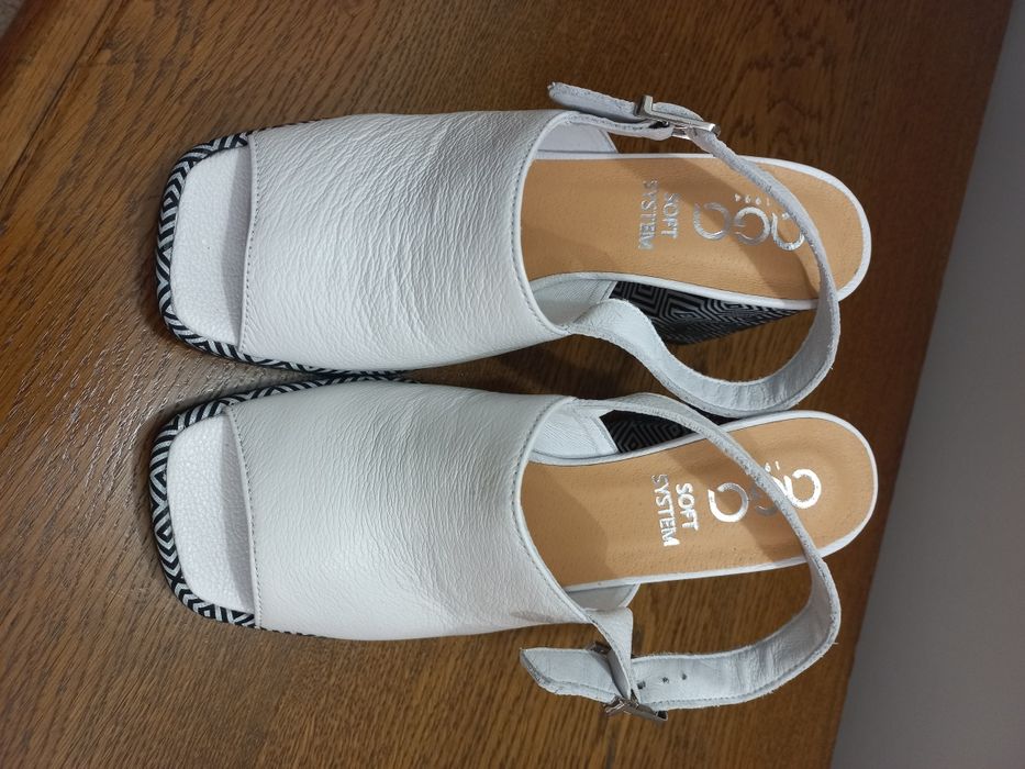 Buty na koturnie 39r.