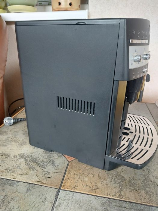 Кофемашина DeLonghi ESAM 3000 B Magnifica