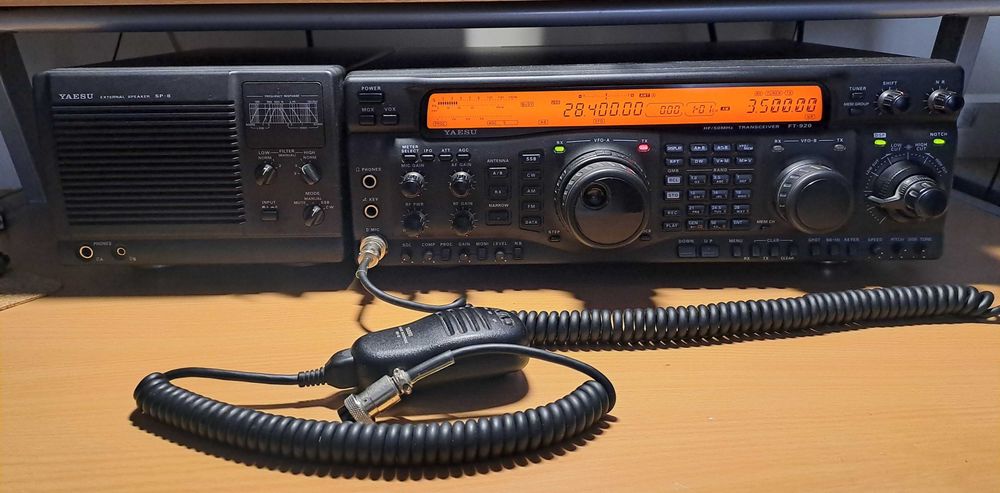 Yaesu FT-920 + Yaesu SP-8 + Yaesu MD-100 - Radioamador CB