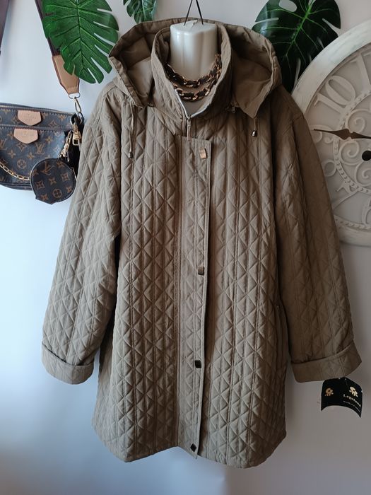 Стьобана жіноча куртка . Р 54 . Нова!