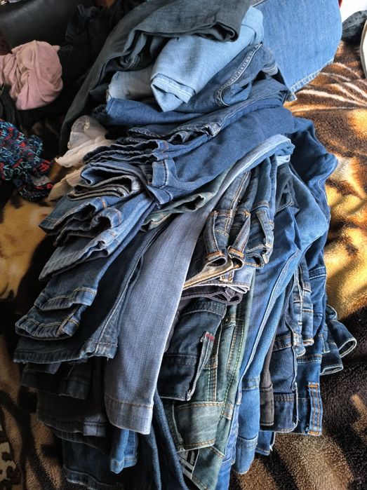 Бриджі джинси( п'ятнадцять пар),шорти в гарному стані