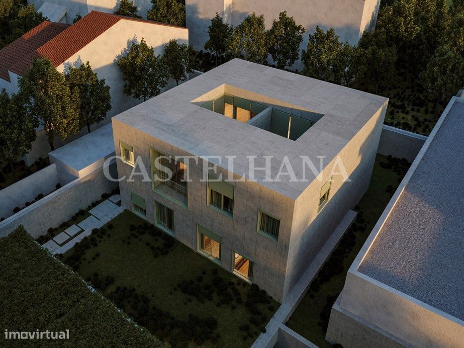 Moradia duplex T2+1 com área exterior no Campo Alegre