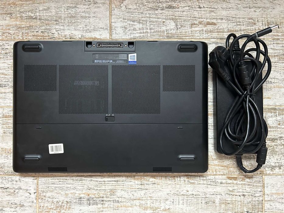 Dell Precision 7720 (17', Intel i7 7700, DDR4 32Gb, SSD, NVIDIA 4Gb)