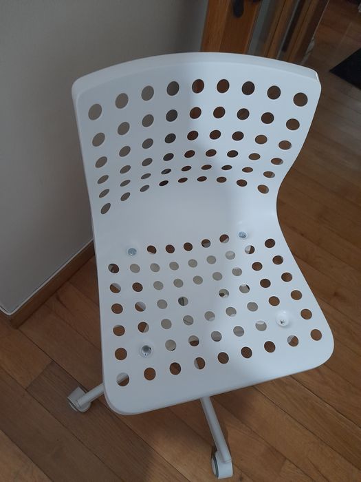 Cadeira de secretária branca com rodas