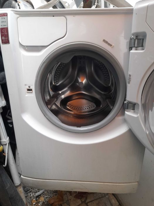maquina de roupa ariston 7.5 quilos 1000 rpmem bom estado