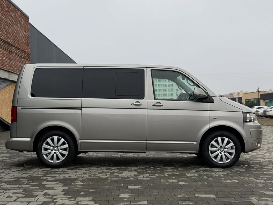 Оренда авто Volkswagen Multivan. Прокат мікроавтобуса Хмельницький