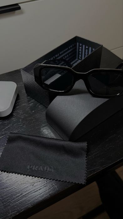 Okulary prada.