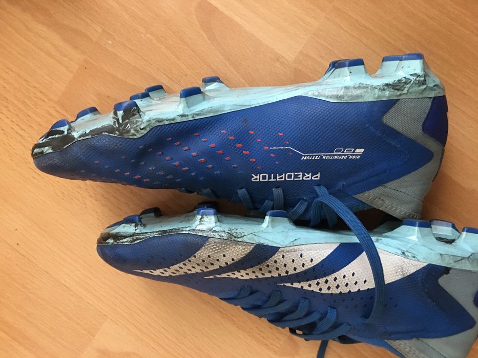 Buty piłkarskie korki adidas  rozmiar 42 1/2
