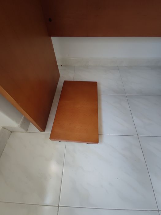 Secretaria com gavetas e suporte PC em cerejeira