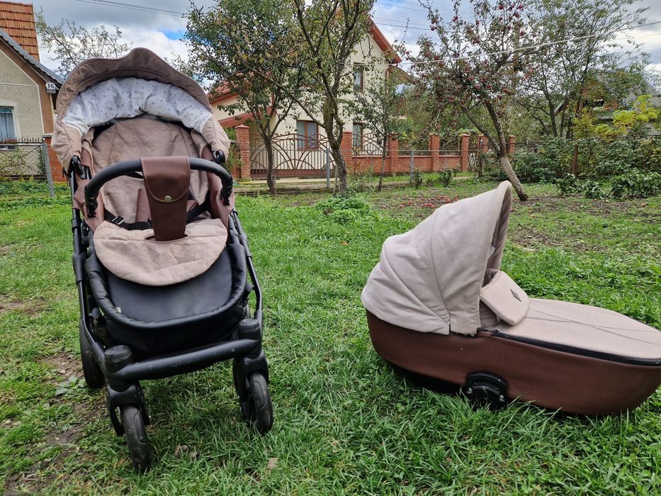 Дитяча каляска як для хлопчика так і для дівчинки