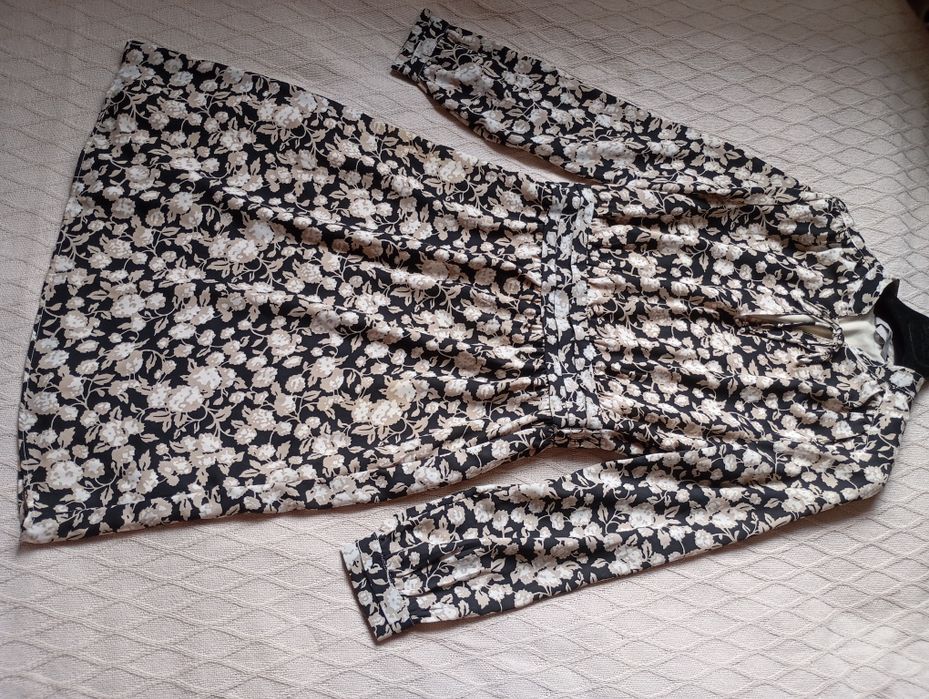 H&M S Elegancka sukienka midi czarna  w beżowe kwiaty długa