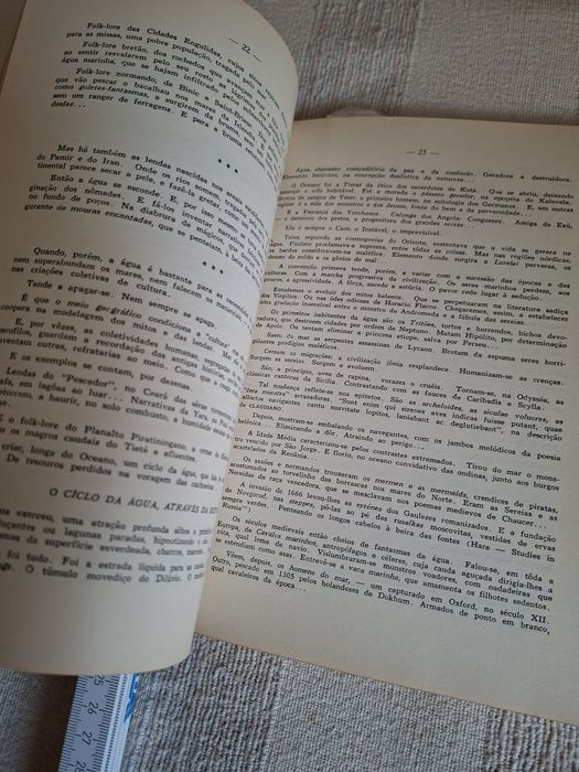 Livro sobre cultura popular do Brasil. O Folclore