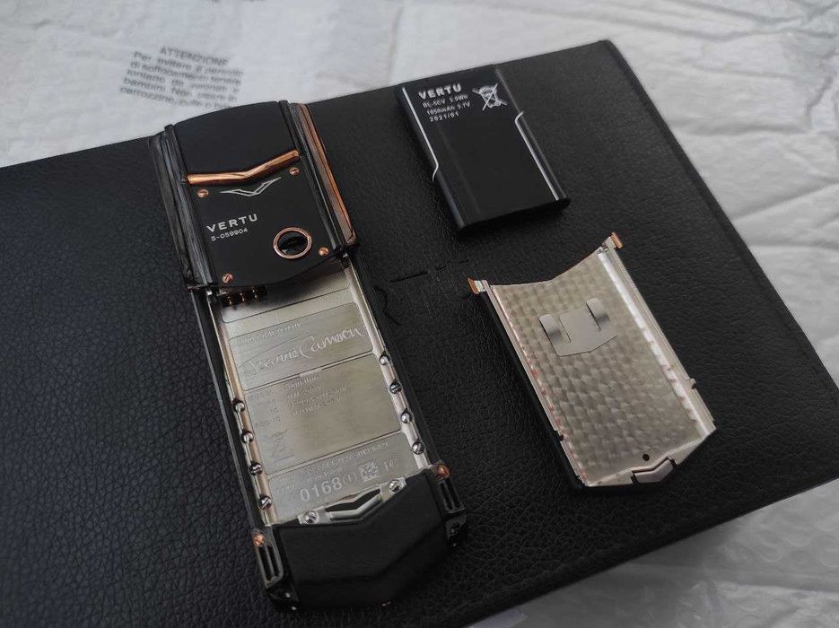 VERTU SIGNATURE S black gold Новий