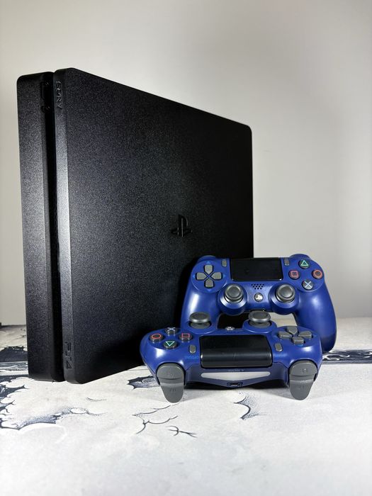 Playstation 4 ( PS4 )