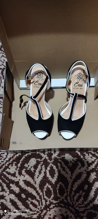 Продам.Босоніжки.