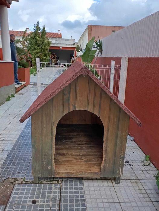 Casota para cães de madeira