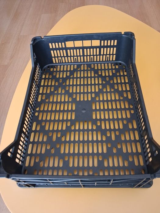 Caixas de fruta pretas