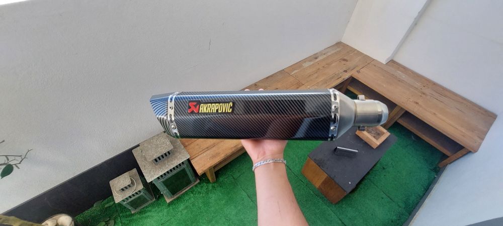 Vendo ponteira de escape akrapovic