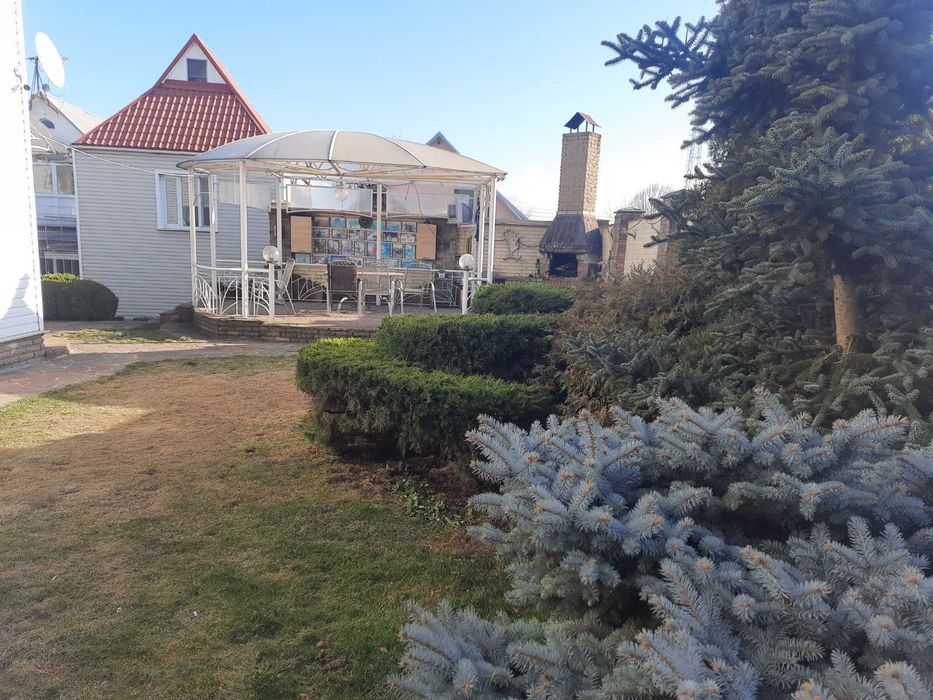Будинок 256м² з критим басейном, сауною та зимовим садом