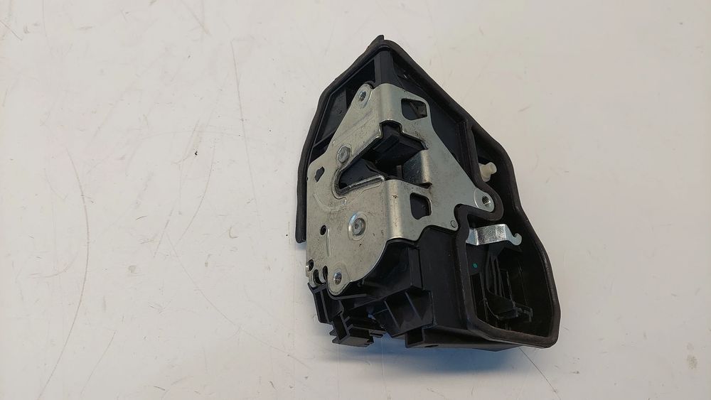 Fechadura / fecho porta frente esquerdo BMW 1 (F21)