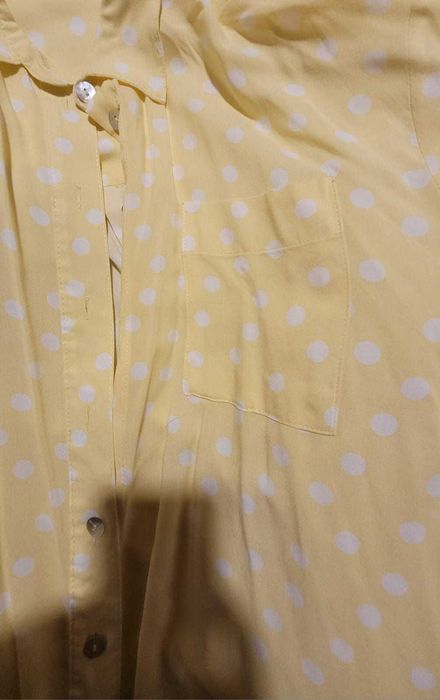 vestido camiseiro com bolinhas