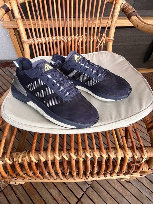 adidas Avryn  r. 44