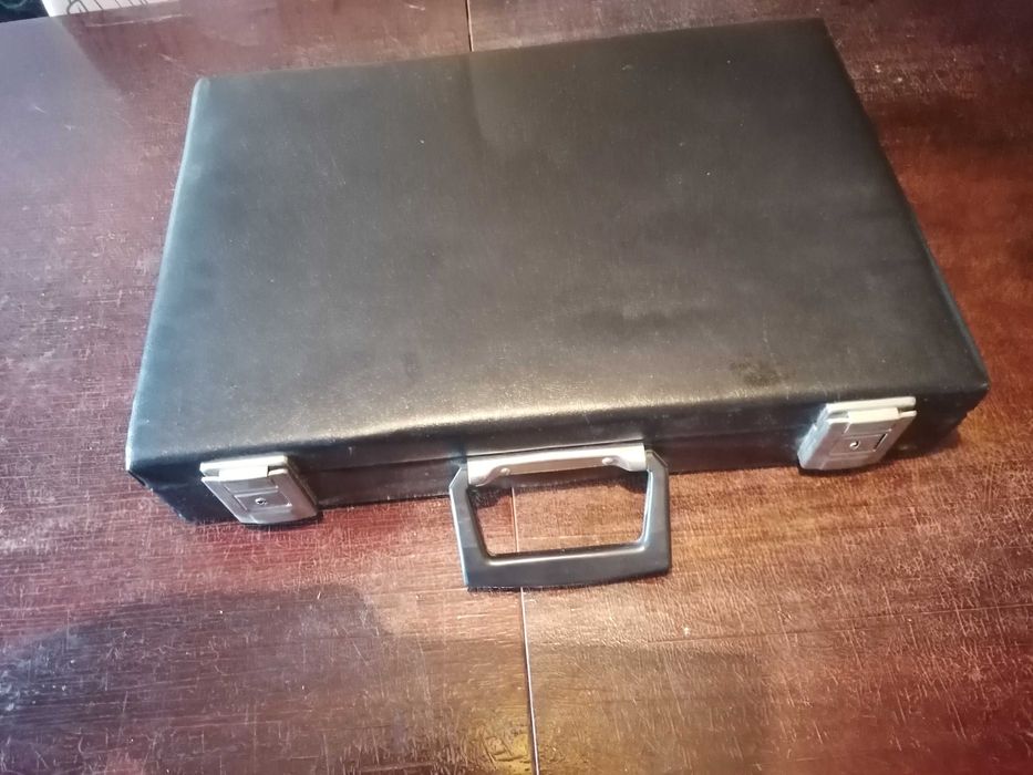 Продам дипломаты 2 шт.Цена 1000 грн за 1 штуку