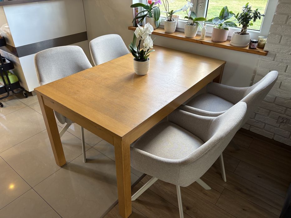 Stół Ikea Bjursta