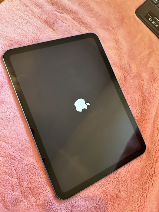 Apple iPad 10.ª Geração 64GB (2022) Wi-Fi Azul + Capa com Teclado e Caixa