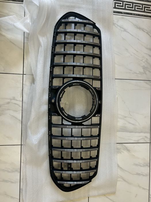 Продам  решётку радиатора Mercedes GLE 53 AMG, оригинал. A1678881201