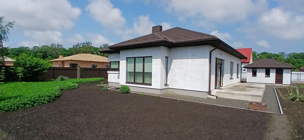 Продам або обміняю  житловий будинок  в с.Боратин.