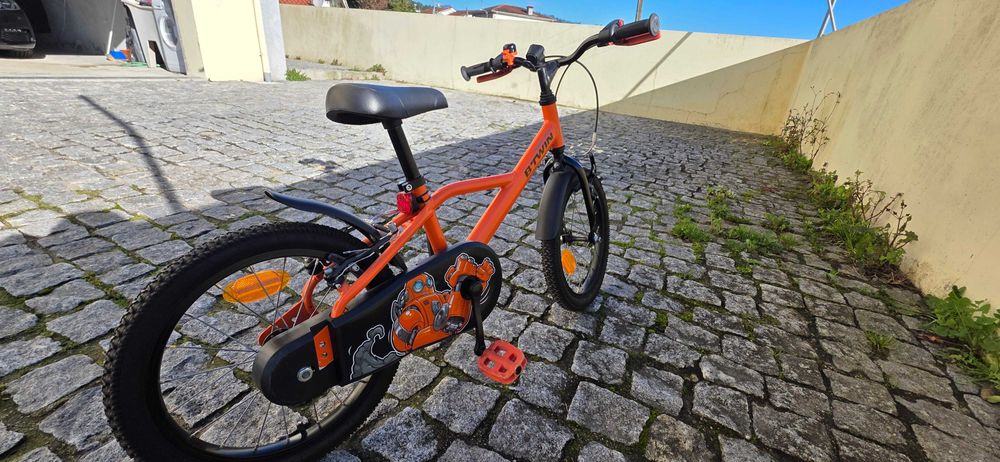 Vendo bicicleta de criança B-Twin 16 polegadas