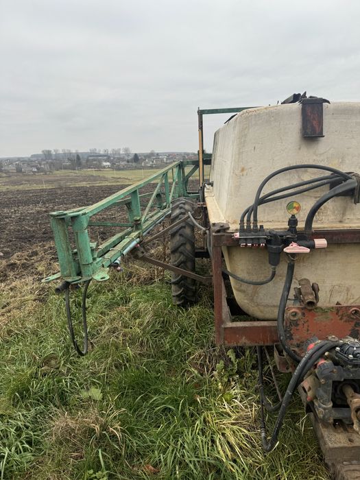 Продам оприскувач оп- 2000