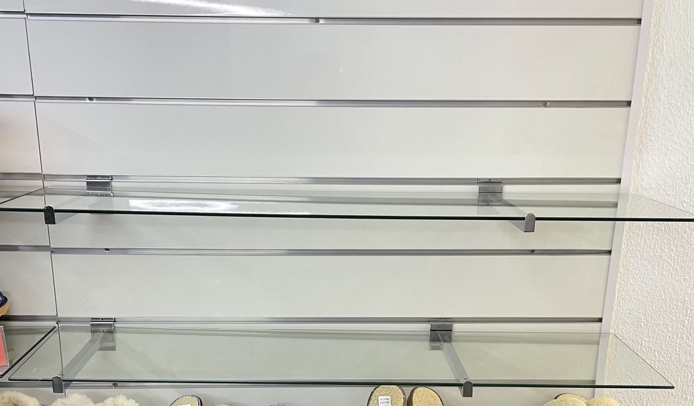 Pleias para prateleiras de vidro ou madeira