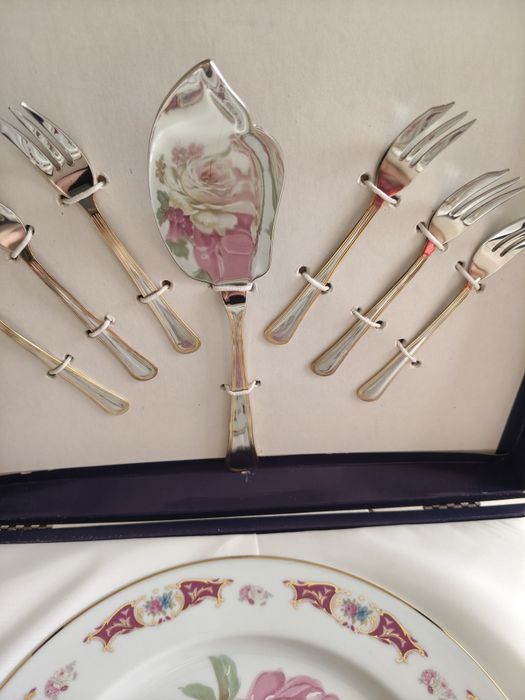 Prato bolo e talheres porcelana Limoges com estojo
