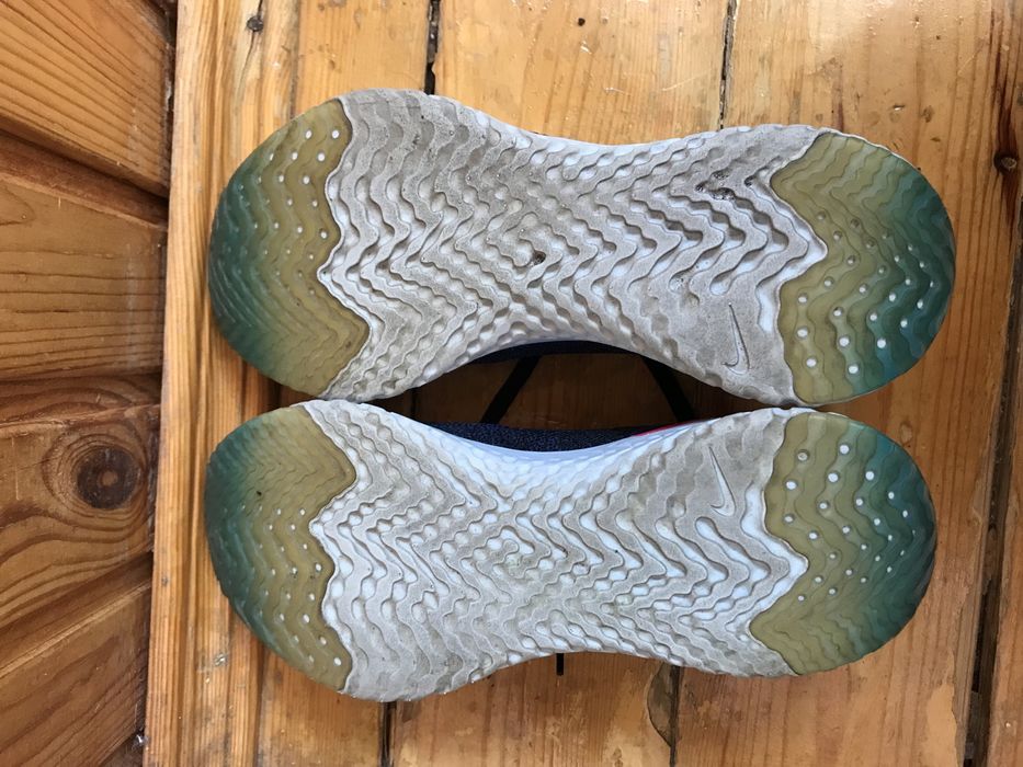 Nike кросівки.