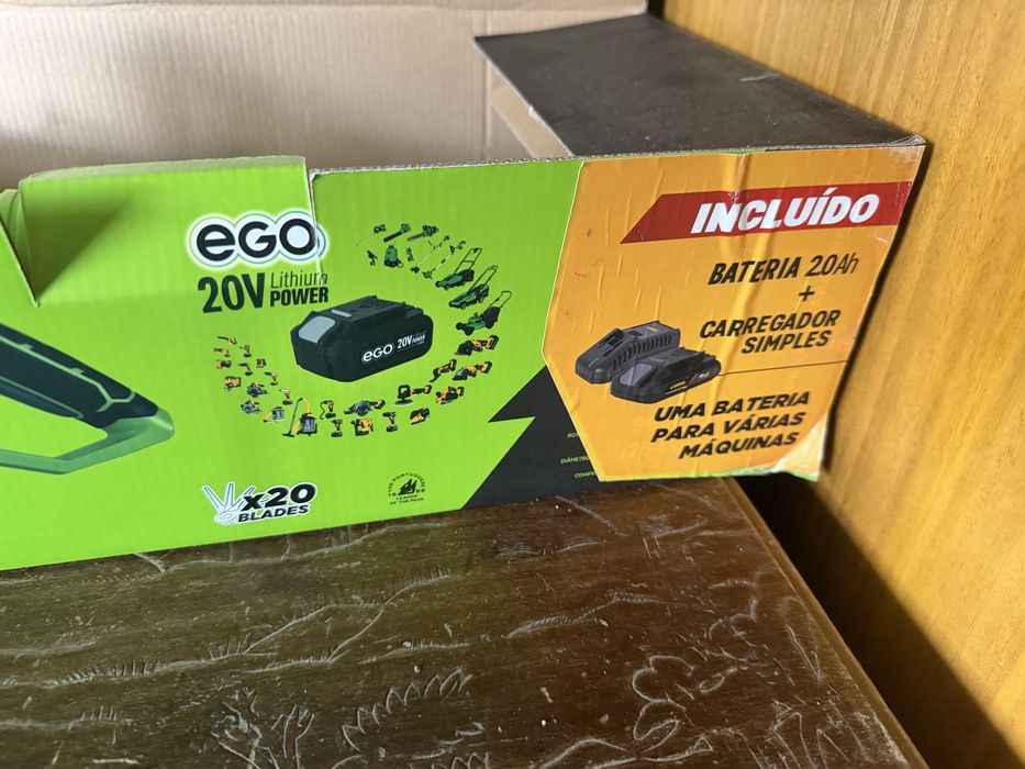 Maquina de cortar beira da relva